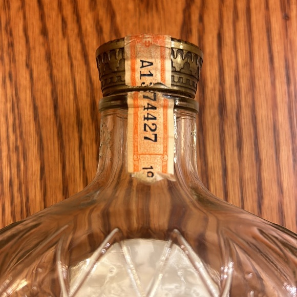 Vintage 1963 Seagram’s Crown Royal Canadian Whisky Fifth Empty Bottle w/ Pouch - Picture 6 of 14
